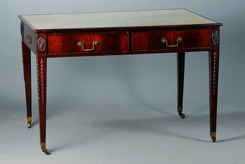 Schreibtisch, England, um 1900, Palisander, 2-schübig, sparsame Schnitzereien, Messingschuhe, auf Rollen, Ledereinlage, diese fleckig, Überholung ...
