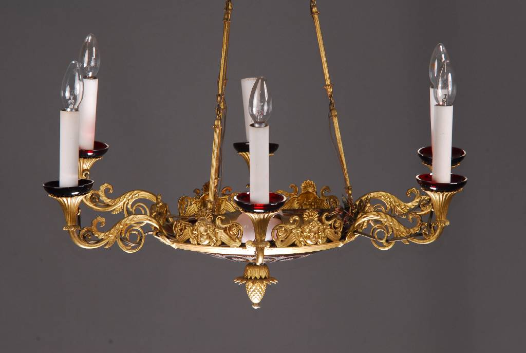 Deckenleuchter, Empirestil, um 1870, 6 Arme mit 6 Brennstellen und zwei Mittel- Brennstellen, mittig orig. Glaseinsatz rot überfangen geschliffen ...