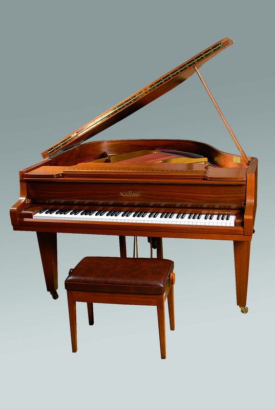 Schimmel Flügel, Modell 150, Baujahr 1976, SNr. 162710, Nußbaum, teilrestauriert, Resonanzboden intakt, Stimmung nicht notwendig, Rahmen mit teils ...