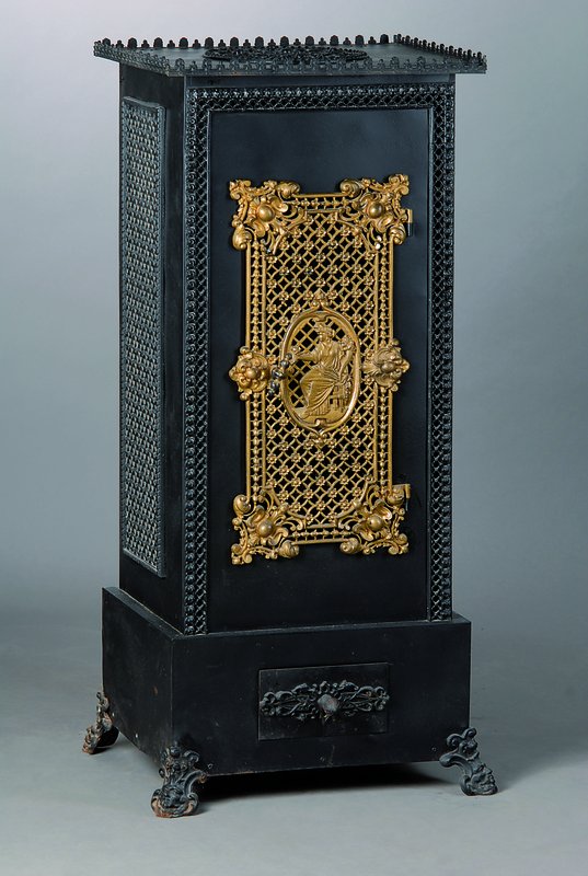Ofengehäuse, Empirestil, um 1900, Gußeisen, reiche Verzierung, größtenteils in Durchbrucharbeit, Gebr.-Sp., ca. 112x55x50 cm