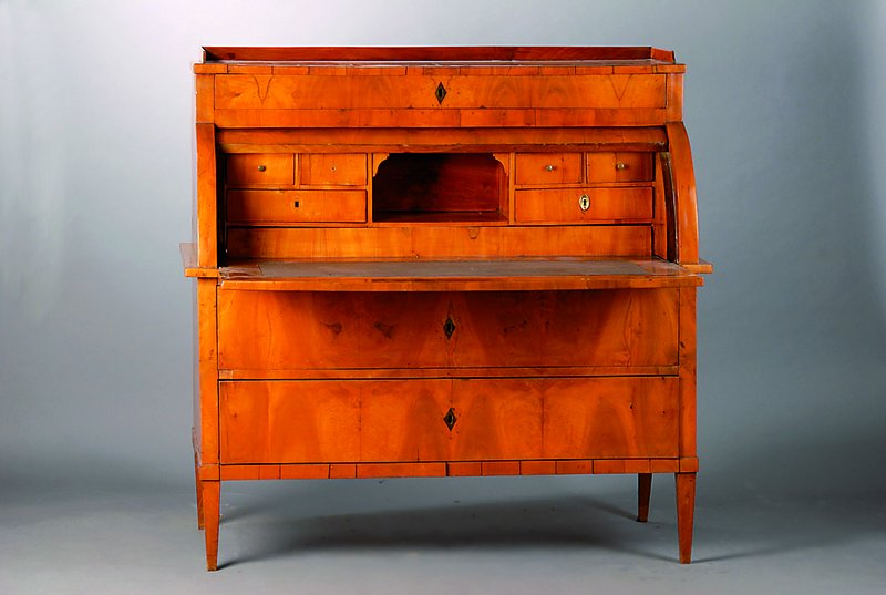 Rollbüro, Biedermeier, süddeutsch, um 1830, Kirschbaum, 3-schübig, obere Schublade ohne Schloß, Inneneinrichtung: 6-schübig, Ablagefächer, ...