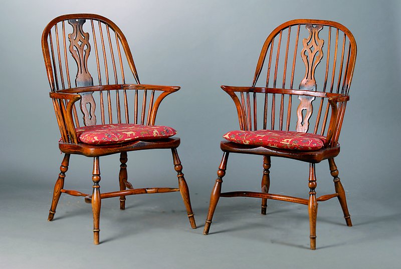 3 sog. Schiffsstühle, England, um 1900/20, Eiche, reich verstrebt, Gebr.-Sp., ca. 100x59x46 cm, Sh. 45 cm