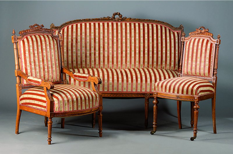 Sitzgarnitur, Frankreich, um 1890, Louis-Seize Stil, bestehend aus: zwei Sesseln, zwei Stühle und ein 2-Sitzersofa, Mohairstoff, Originalrosshaare, ...
