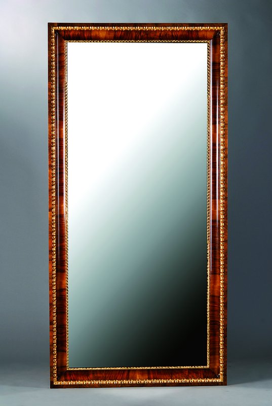 Spiegel, deutsch, um 1850/60, Wurzelnußfurnier, Leisten m. Kugel und Zahnfriesverz., Akanthusblattverz., goldfarben, rest., Gebr.-Sp., ca. 196x96 cm