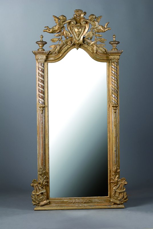 Wandspiegel, Frankreich, um 1860/0, Barockstil, Holz/Stuck, teilvergoldet, Laier mit Lorbeerzweigen, Bekrönung Schild mit Amoretten, Alterssch., ...