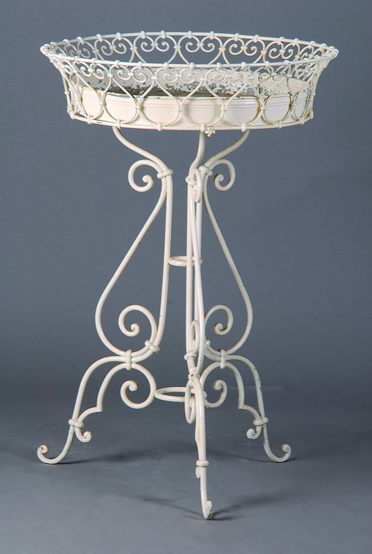 Blumentisch, Eisen, um 1900-10, Eisengestell weiß gefasst, reiche Volutenverz., Lackierung teils besch., alt belassen, Alterssch., H. 89 cm, D. 58 cm