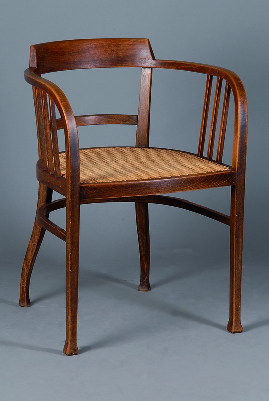 Stuhl, Thonet 1906, Buchenholz, im sog. Sezessionsstil, Gebrauchsspuren, Bespannung neu Sitzfläche Rohrgeflecht, ca. 76x52x56 cm, Sh. 46.5 cm, St. ...