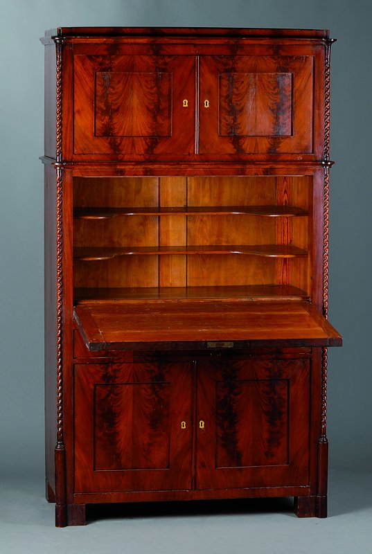 Sekretär, deutsch, um 1840, Spätbiedermeier, Korpus Weichholz, Mahagonifurnier, z.T. Pyramidenmahagonifurnier, gerader Korpus, auf den Ecken feine ...