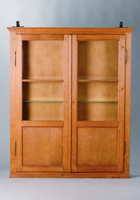 Hängevitrine, um 1900, Eiche, 2-türig, teilverglast, 3 Glaseinlegebretter, ohne Schlüssel,Alterssch., ca. 152x123x17 cm