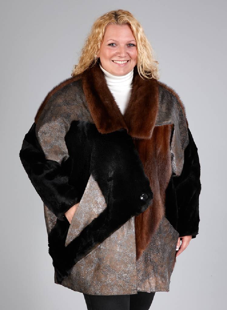 Ausgefallene Designer-Nerzlongjacke, Gr. ca. 50/52, schwarze, geschorene Nerzfelle und braune Nerzfelle, braune Ledereinsätze mit ...