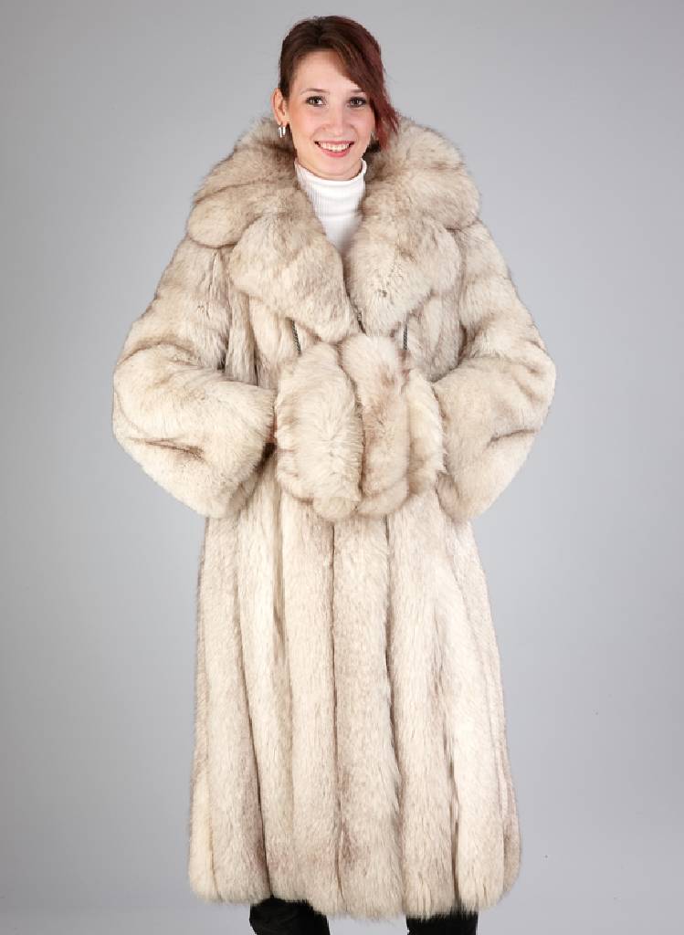 Blaufuchsmantel mit Muff, Gr. ca. 40/42, längsverarbeitete Felle, helles Innenfutter, 2seitl. Einschubtaschen, L. ca. 124 cm