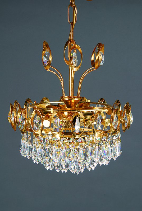 Deckenlampe, deutsch, 70/80er Jahre, Kristallglas, geschliffen, 3 Brennstellen, Messingmontierung, Elektrifizierung nicht geprüft, lt. Einlieferer ...
