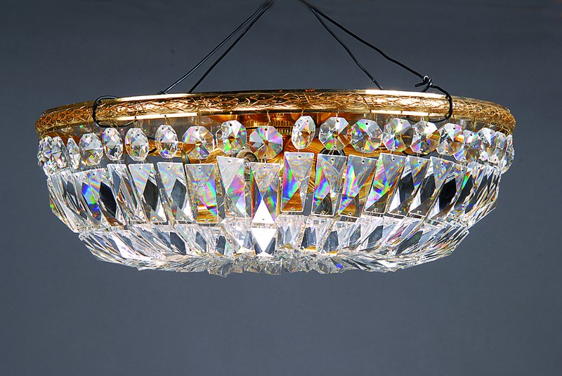 Deckenlampe, deutsch, 70/80er Jahre, Kristallglas geschliffen, 6 Brennstellen, Messingmontierung, Elektr. nicht geprüft, jedoch intakt, H. ca. 28cm