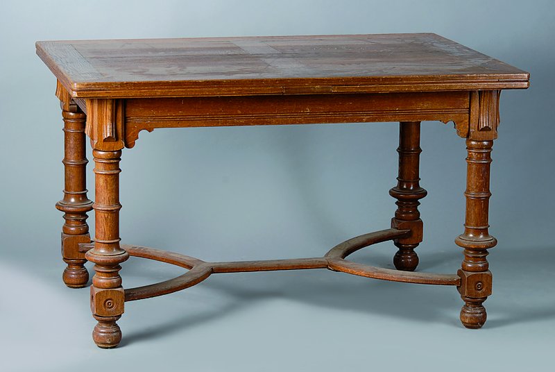 Ausziehtisch, Gründerzeit, um 1880, Eiche massiv, gedrechselte Beine, Alterssch., ca. 77x130x90 cm