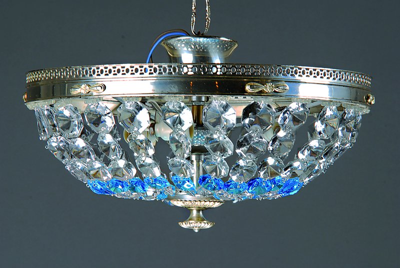 Deckenleuchter in Korbform, 20/30er Jahre, filigraner u. durchbrochener Kranz m. facettiertem Prismensträngen aus geschliffenen Klarglas, 3 ...