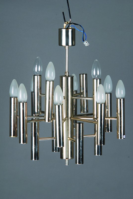 Zwei Deckenlampen in der Art von Sciolari, Metall verchromt, 1x vier Brennstellen, H.ca. 60cm, D. ca. 32cm; 1 x 16 Brennstellen, H. ca. 50cm, D. ca. ...
