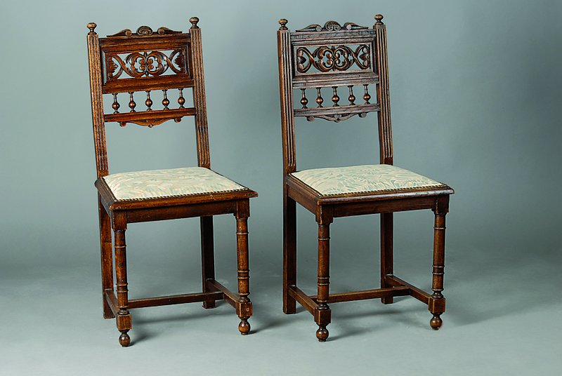 Vier Stühle, Frankreich, um 1890, Henri II.,Eiche, reich gedrechselt, Alterssch., ca. 93x46x40 cm, Sh. 45 cm