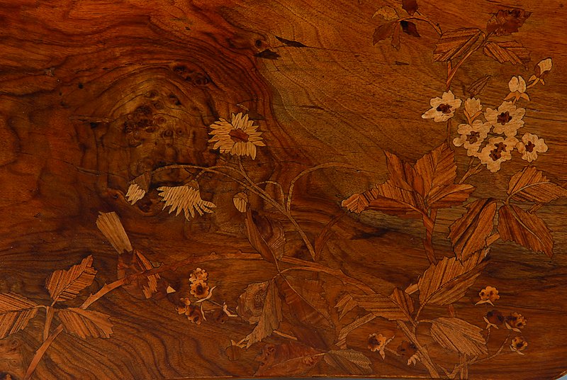 Detail a: Etagentisch, Nancy, um 1895/98, Majorelle, Beine Buche massiv, vielfach geschweift, Andeutung von Rocaillen, Ecken doppelt abgerundet, beide Etagen ...