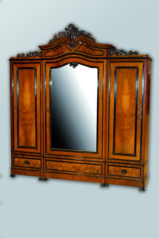 Schrank, deutsch, um 1870, Nußbaumfurnier, 3-türig, mittig mit Spiegel, Zierteile geschwärzt, Alterssch., Wurmbefall, 3 Fußschubladen, teils ohne ...