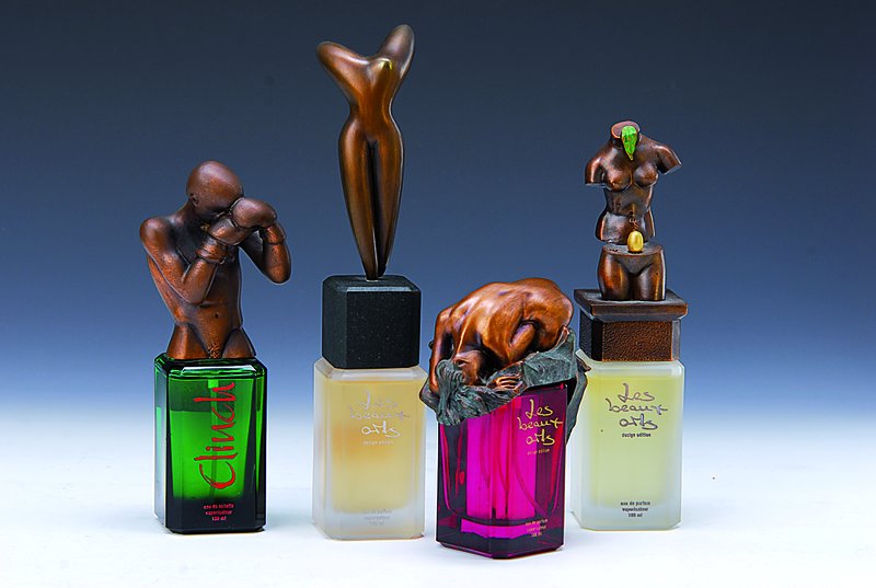 Vier Bronzeskulpturen, Ed. Les beaux Arts Parfum, 1x nach Salvador Dali: Space Venus, 305/7500, H.20cm; Marco Piono: La Dance, num. 1804/5000, 25cm; ...