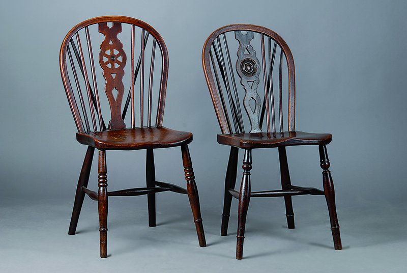 2 Stühle, England, um 1880, viktorianischer Stil, 1x Buche und Ahorn, H.ca. T. 36 cm, H. ca. 85x35 cm, st. Gebr.-Sp.