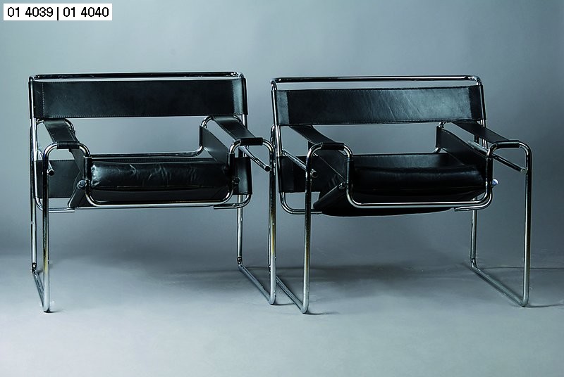 Wassily-Chair, nach dem Entwurf v. Marcel Breuer, Aufkleber Knoll Studio E00B 1433, Chromgestell, schwarze Lederbänderung, zeitloses Design, ...