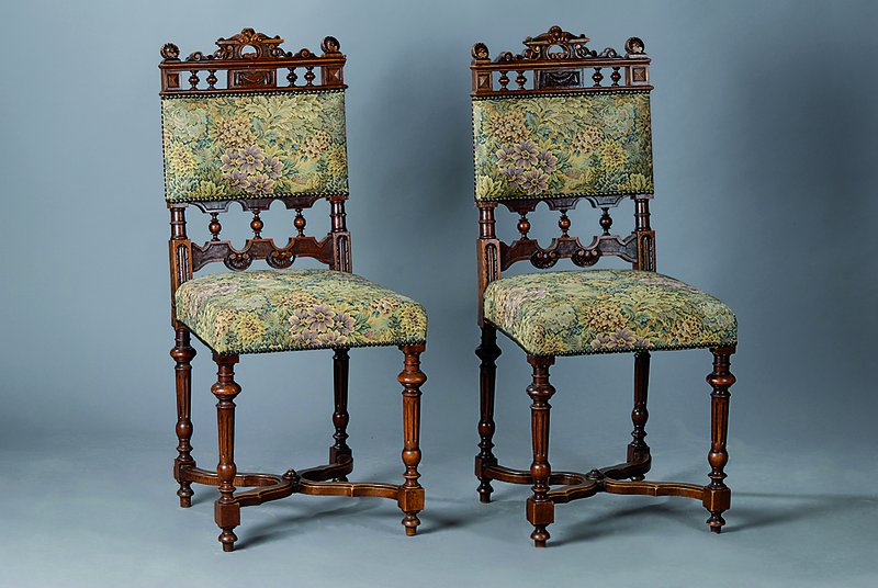 Vier Stühle, Henry II, Frankreich, um 1890,1900, Eiche, reich gedrechselt u. gerieft, Balusterverz., Bezug sek., Alterssch., ca. 101x45x 42 cm, Sh. ...