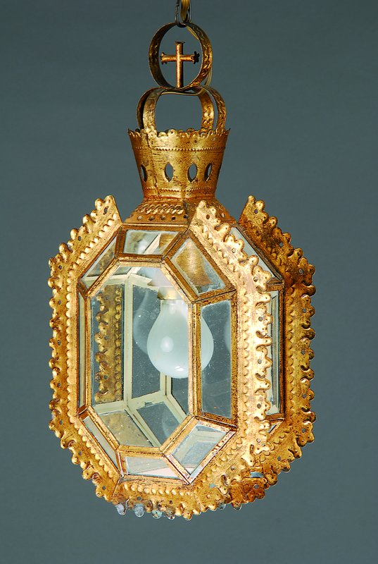 Ältere Flur/Dielenlampe, deutsch, oktogonale Form mit allseitiger Verglasung (25 Glaseinsätze), Messing bronziert, im Giebel grosse Krone mit ...