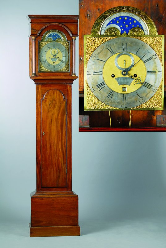 Standuhr, mit Mondphase, England um 1750, Mahagoni, profiliert, Messingbogenzifferblatt,kl. Sekunde, Datumsfenster, Namenskartusche: Henry Moze, ...