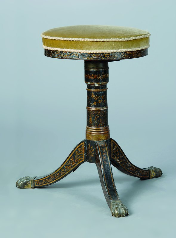 Klavierhocker, um 1830/40, England, Hartholz, schwarz gelackt und gold gehöht, Tatzenfüße aus Bronze später, Alterssch., höhenverstellbar