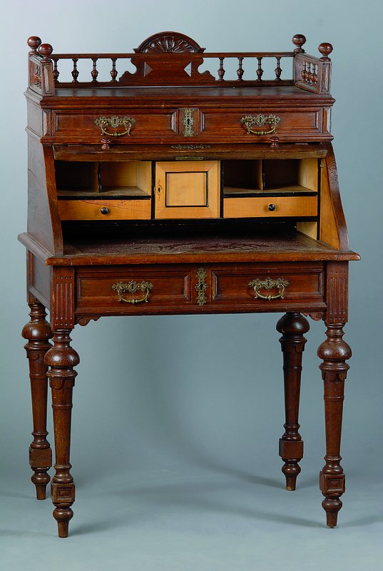 Damenschreibsekretär, um 1880, Gründerzeit, Eiche, 4-schübig, Rollteil, reiche Inneneinrichtung m. Ahornfurnier, reich verzierte Beschläge, ...