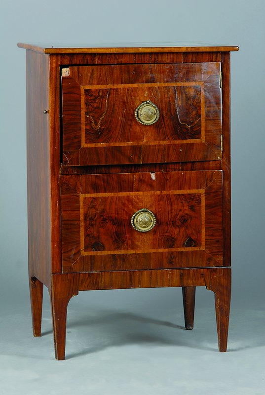 Beistellschränkchen/Kombinationsmöbel, wohl England, 19. Jh, unter Verwendung alter Teile v. 1780/1800, Wurzelnußfurnier, Bandintarsien, 1-türig, ...