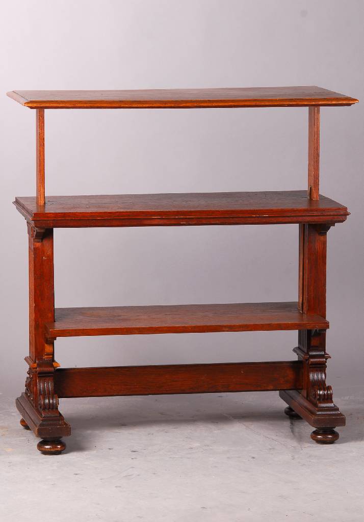 Verwandlungstisch, deutsch, 1880, Gründerzeit, Eiche, ausziehbar auf 3 Ebenen, sparsame Volutenverz., teils gerieft, st. Gebr.-Sp., ca. ...