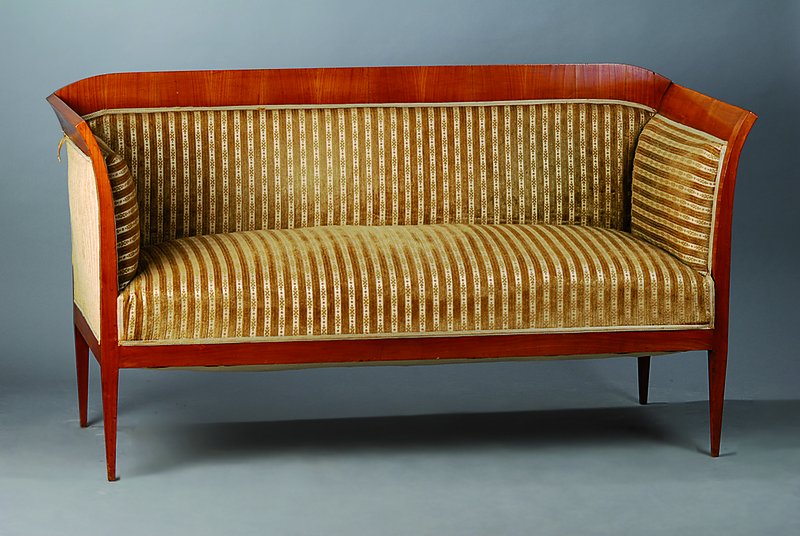 Biedermeiersofa, um 1820, Kirschbaumfurnier, Polsterung und Bezug alt belassen, st. Gebr. -Sp., ca. 88x158x65 cm, Sh. 49 cm