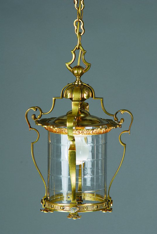 Hallen-Flurlampe, Spanien, Anfang 20. Jh., hexagonale Messingmontur in runder Grundform, zylindrischer Glaseinsatz mit ausgeschliffener Musterung, ...