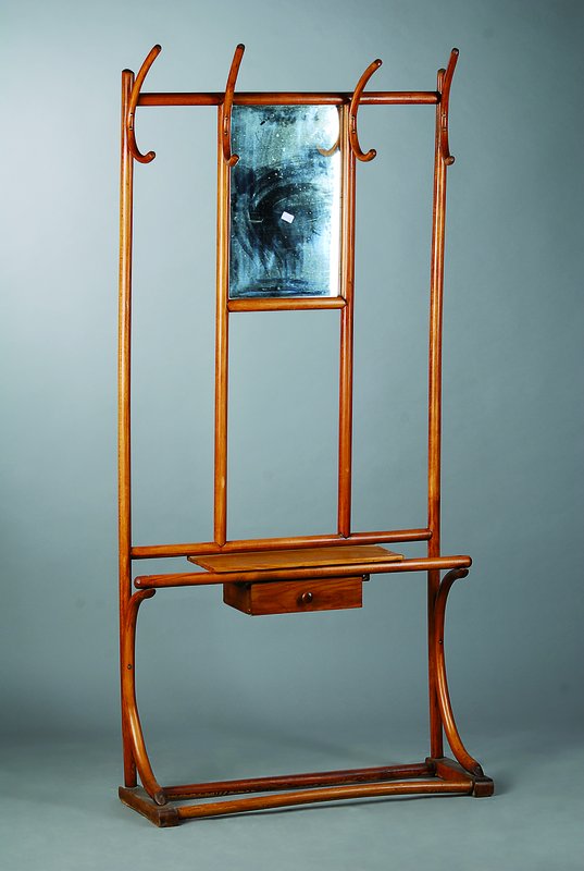 Jugendstilgarderobe, deutsch, um 1900, Buche 1-schübig, vielfach versprosst, 4 Kleiderhaken, mittig verspiegelt, teils blinde Stellen, alt belassen, ...