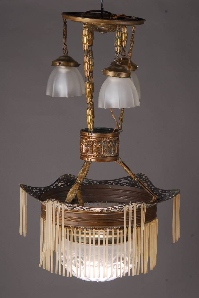 Jugendstillampe, deutsch, um 1910/15, Messing, mit Glasgehänge, Stäbe fast vollständig, H.ca. 78cm, D.ca.54cm