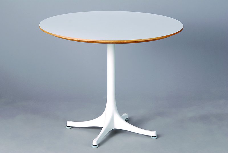 Beistelltisch, George Nelson, Vitra by Herman Miller, Hartholz weiß gefasst, Stahlrohr, Inventargegenstand aus dem Bestand des Deutschen ...