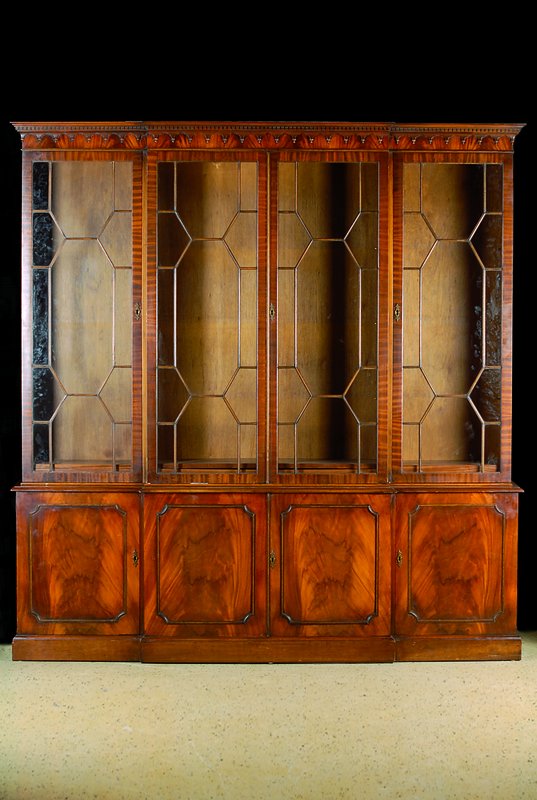 Bücherschrank, England, um 1920, Nußbaum/Satinholz, Unterteil 4-türig, Oberteil4-türig verglast u. versprosst, Alterssch., ca. 214x204x38 cm, ...