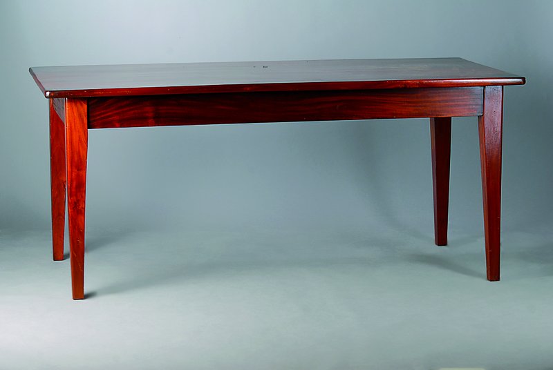Tisch, 20. Jh., Mahagoni massiv, 2-schübig, st. Gebr.-Sp., ca. 78x180x87 cm