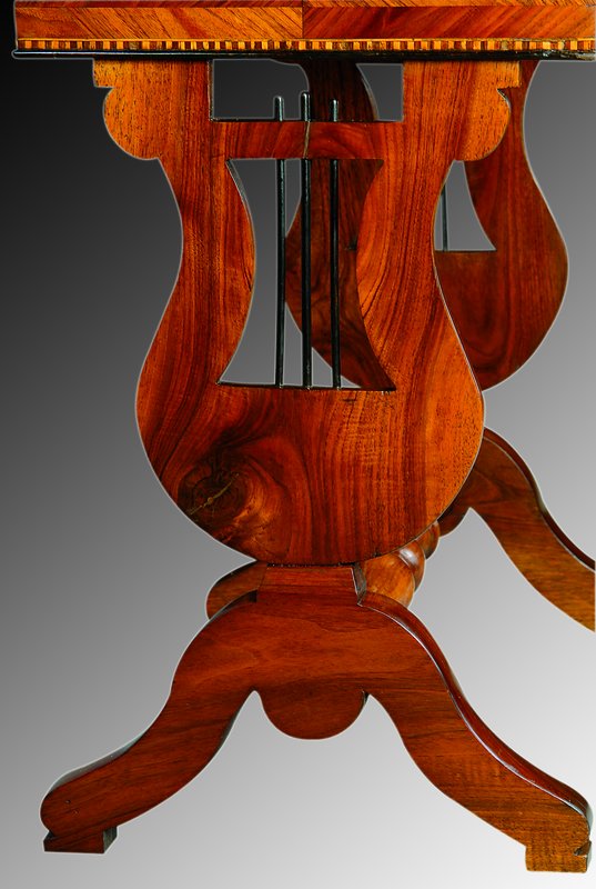Detail a: Lyratisch, um 1820/30, Nußbaum massiv und Sägefurnier, Ahornfadenintarsien, Biedermeier/ Directoire, aufklappbar, rest., l. Gebr.-Sp., ca. 78x72x47 ...