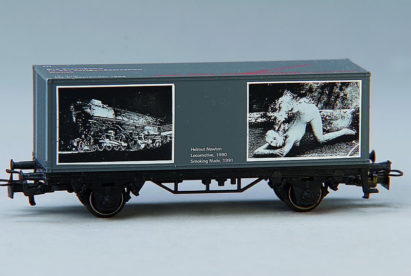 Helmut Newton, 1920 Berlin-2004 Los Angeles, Züge Züge, Märklin Lok, Spur HO, mit den Motiven Lokomotive 1990, Die Eisen in der zeitgenössischen ...