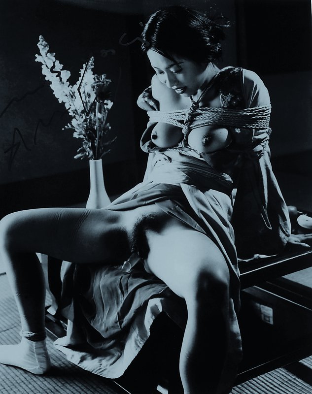 Nobuyoshi Araki, geb. 1940 Tokio, s/w Fotografie auf Fujicolor professional, handsigniert, ca. 24x19cm