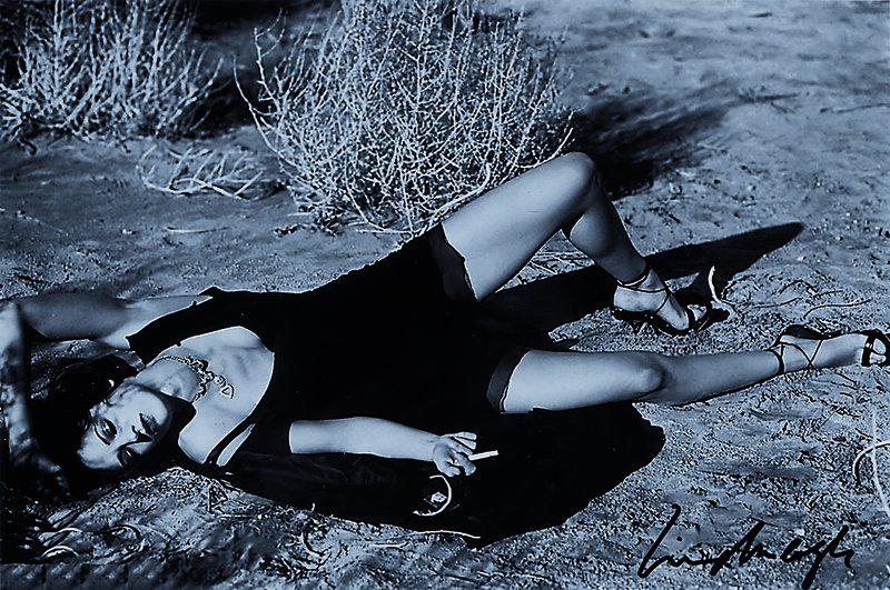 Peter Lindbergh, geb. 1944, Asia argento, s/w Fotografie, handsigniert Passepartout, unter Glas gerahmt, ca. 20x32cm