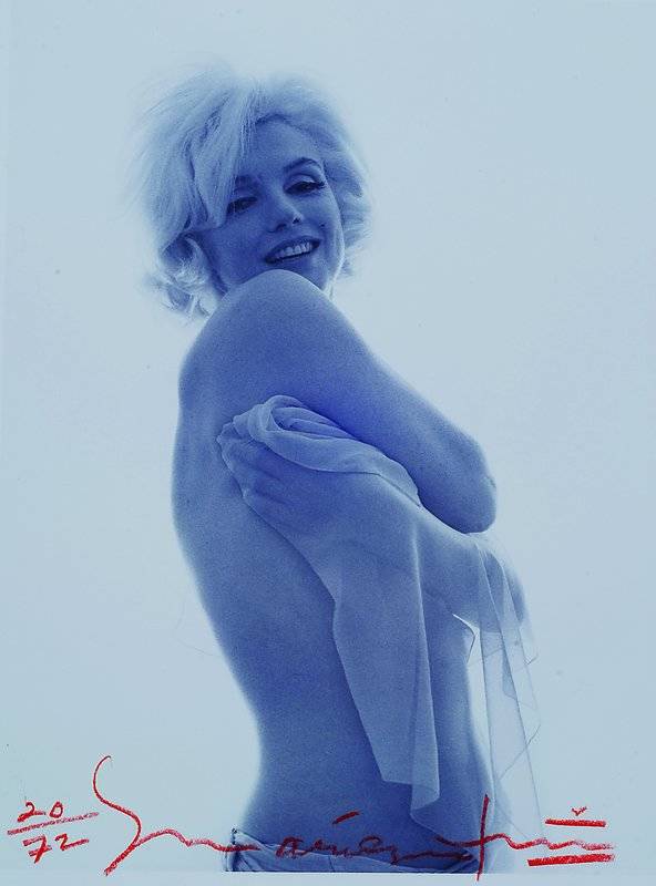 Bert Stern, geb. 1929, Marilyn in nude scarf, Abzug von 2011, handsigniert und num. 20/72, ca. 30x22cm, Blattgr. 48x33cm, mit Zertifikat
