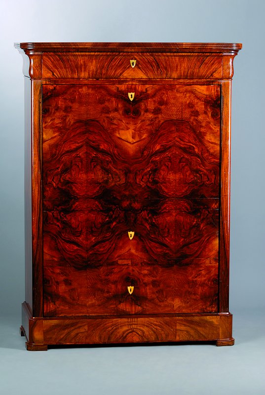 Blenderschrank, Biedermeier, um 1850, Nußbaumsägefurnier, Furnier vielfach gesp. verlegt, sehr schönes Furnierbild, 1-türig, Kopfschublade, org. ...