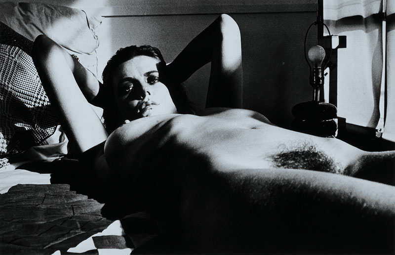 Helmut Newton, 1920 Berlin - 2004 Los Angeles, Fiona Lewis, s/w Fotografie, rechts unten handsigniert, ca. 28x40,5cm