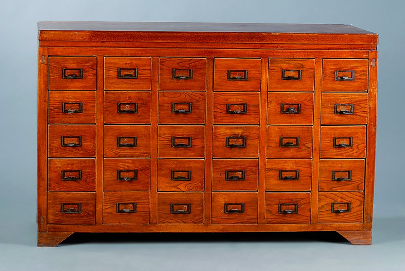 Archivschrank, um 1900, Ulme massiv, 30 Schubladen, st. Gebr.-Sp., ca. 73x114x49 cm