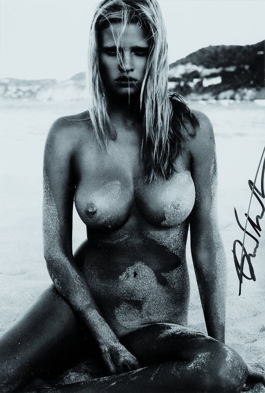 Patrick Demarchelier, geb. 1943, s/w Fotografie, seitlich recht handsigniert, ca. 19x28cm, Passepartout, unter Glas gerahmt