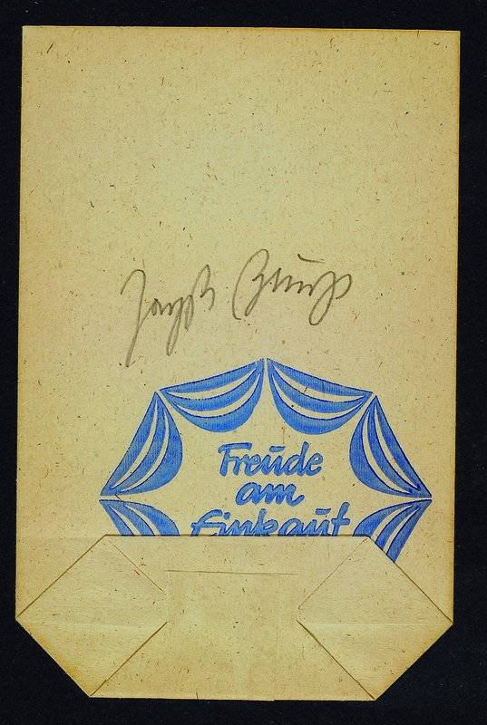 Joseph Beuys, 1921 Krefeld - 1986 Düsseldorf , DDR Tüte, handsigniert, ca. 22x14 cm